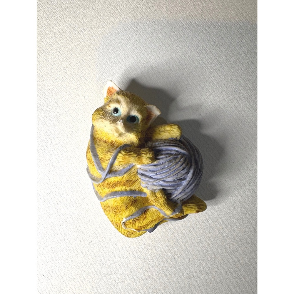 Vintage Ginger Tabby Cat with Yarn Resin Refrigerator Magnet Yellow Blue Eyes